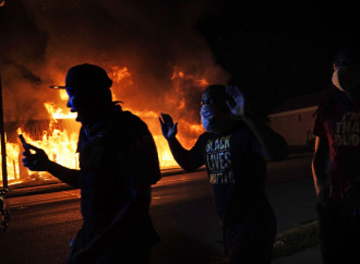 Usa: Kenosha in fiamme, l'inevitabile conclusione di tre mesi di anarchia