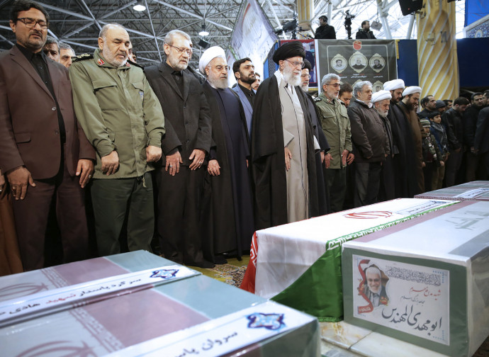 Khamenei e tutta la dirigenza iraniana ai funerali di Soleimani Khamenei e tutta la dirigenza iraniana ai funerali di Soleimani