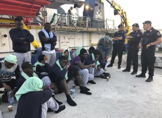 Migranti sbarcati a Lampedusa Migranti sbarcati a Lampedusa
