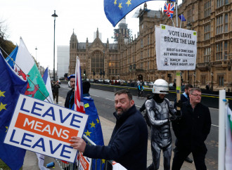 Disastro per Theresa May, sulla Brexit è tutto da rifare