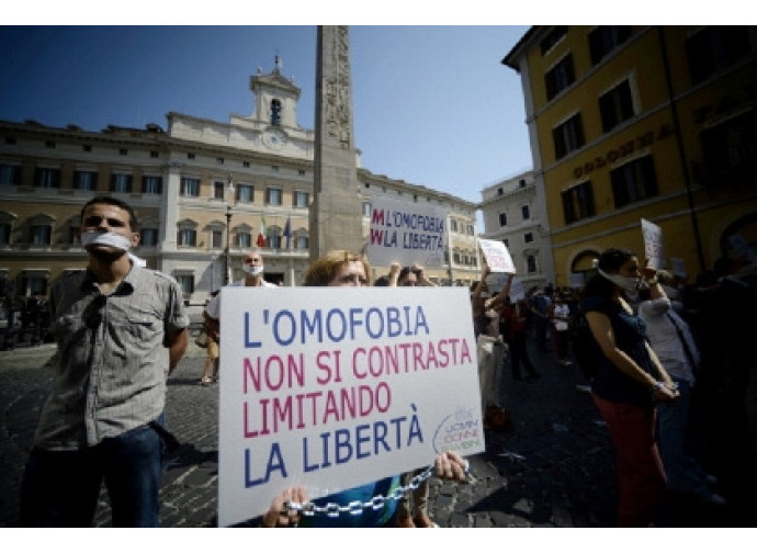 Manifestazione omofobia