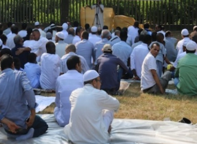 Legnano, musulmani in preghiera