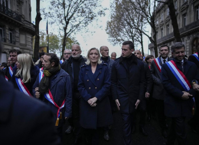 Marine Le Pen alla marcia contro l'antisemitismo a Parigi