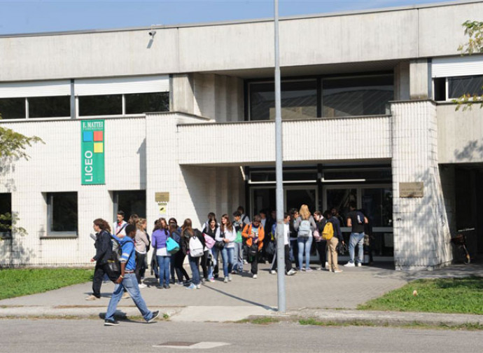 Entrata in un liceo pubblico Entrata in un liceo pubblico