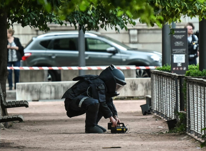 Lione, artificieri in azione