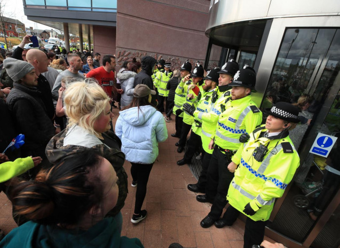 Liverpool, polizia schierata all'Alder Hey Hospital Liverpool, polizia schierata all'Alder Hey Hospital