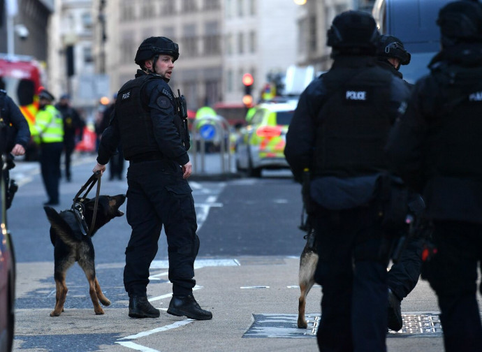 Londra, polizia dopo l'attentato