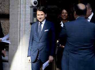 Conte, bersaglio del fuoco amico