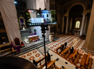 La Pasqua non si sposta ma sarà a porte chiuse