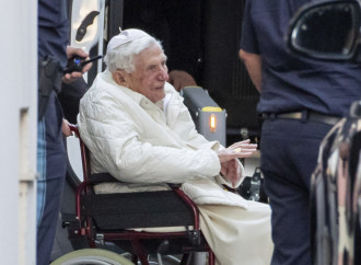 Seewald: Benedetto XVI soffre per la Chiesa