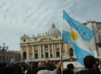 Il papa non va in Argentina, ma i suoi amici vanno da lui