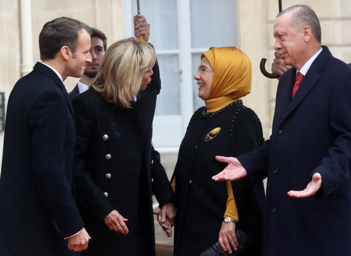 Macron accoglie Erdogan Macron accoglie Erdogan