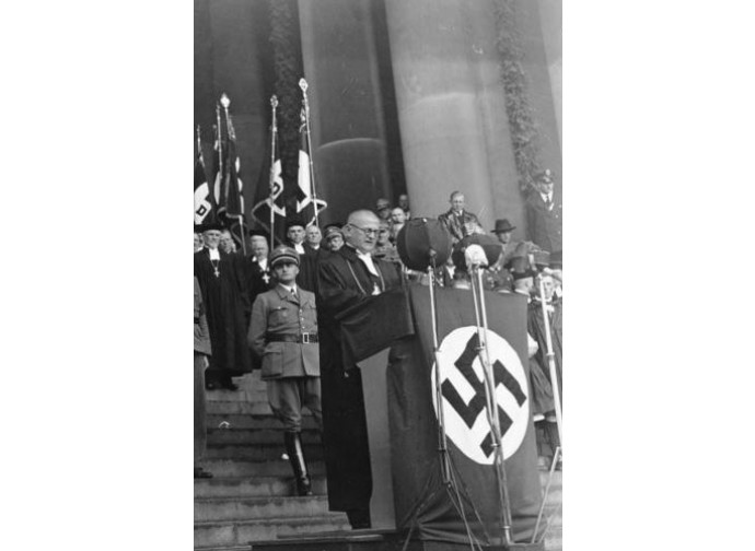 Un pastore protestante ad una manifestazione nazista Un pastore protestante ad una manifestazione nazista