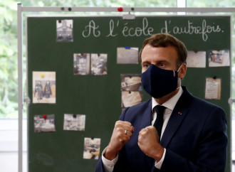 Macron: "Vietate le scuole parentali e l'home school"