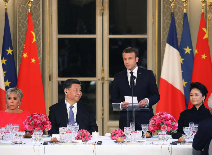 Xi Jinping con Emmanuel Macron e le due first ladies
