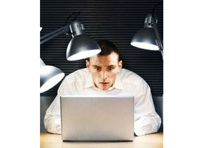 Dipendenti da computer: in Italia sono tra i 20 e i 30 mila adolescenti Dipendenti da computer: in Italia sono tra i 20 e i 30 mila adolescenti