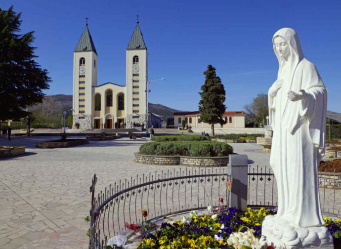 Madonna di Medjugorje e chiesa di San Giacomo Madonna di Medjugorje e chiesa di San Giacomo