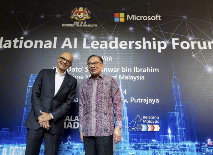 Satya Nadella (Ceo Microsoft) con Anwar Ibrahim (premier Malesia) (La Presse) Satya Nadella (Ceo Microsoft) con Anwar Ibrahim (premier Malesia) (La Presse)
