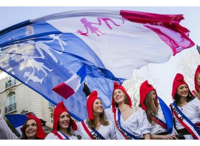 La manifestazione ieri a Parigi La manifestazione ieri a Parigi