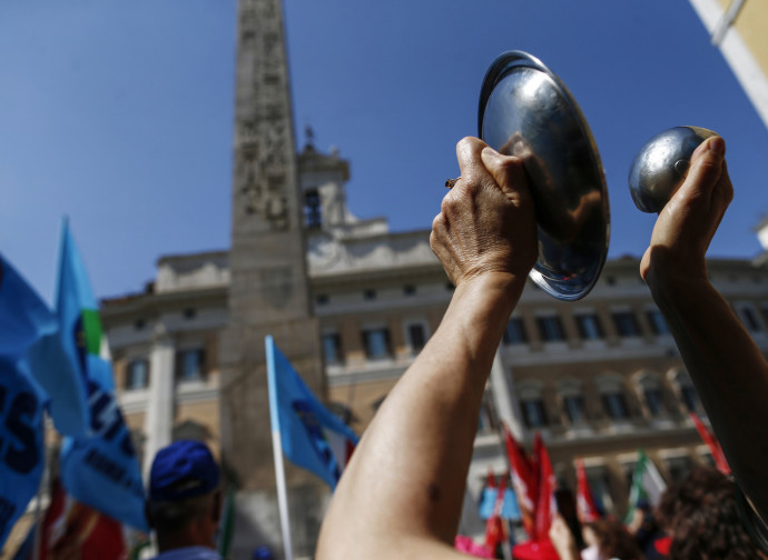 Manifestazione dei sindacati di fronte a Montecitorio