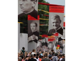 Martiri del regime comunista: festa in Albania