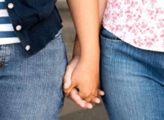 Curia rimuove una catechista che ha "sposato" una donna