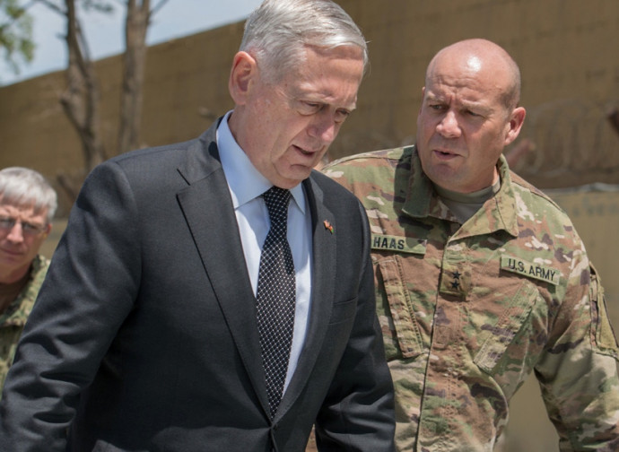 Il segretario alla Difesa Jim Mattis in Afghanistan