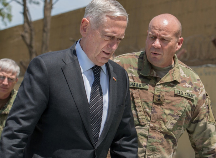 Il segretario alla Difesa Jim Mattis in Afghanistan Il segretario alla Difesa Jim Mattis in Afghanistan