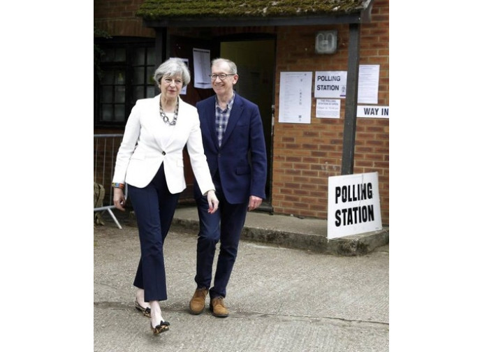Theresa May al seggio Theresa May al seggio