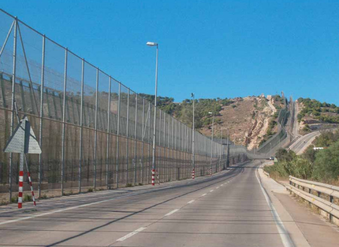 Il confine africano della Spagna a Melilla Il confine africano della Spagna a Melilla