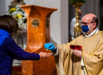 Sacrilegi e dispersioni: rischi nella "nuova" Comunione