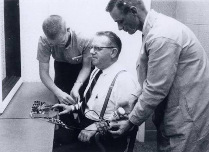 L'esperimento Milgram L'esperimento Milgram