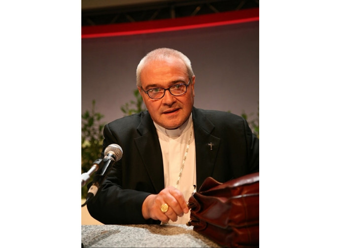 Il vescovo Luigi Negri Il vescovo Luigi Negri
