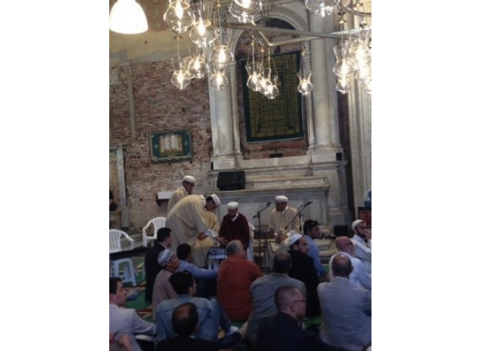 La moschea allestistica nella chiesa a Venezia