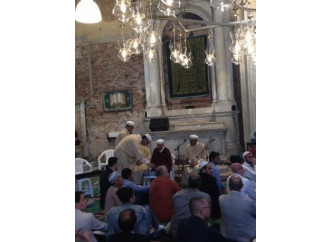 Blitz a Venezia e la chiesa diventa una moschea