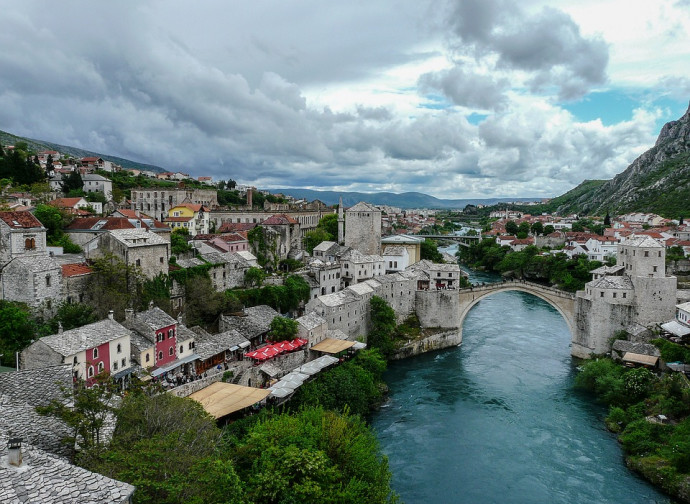 Il ponte di Mostar, uno dei simboli del conflitto croato-bosniaco