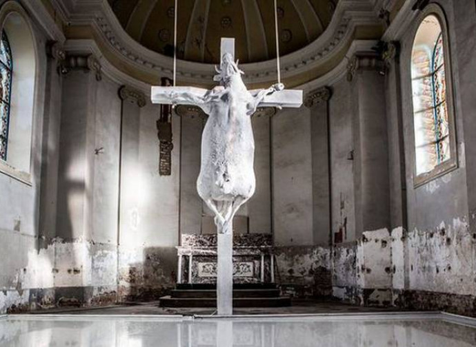 L'installazione nella chiesa di Looz L'installazione nella chiesa di Looz