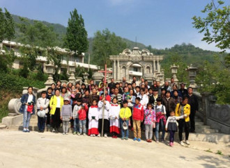 200 fedeli tentano di impedire l’abbattimento del santuario mariano di Mujiaping