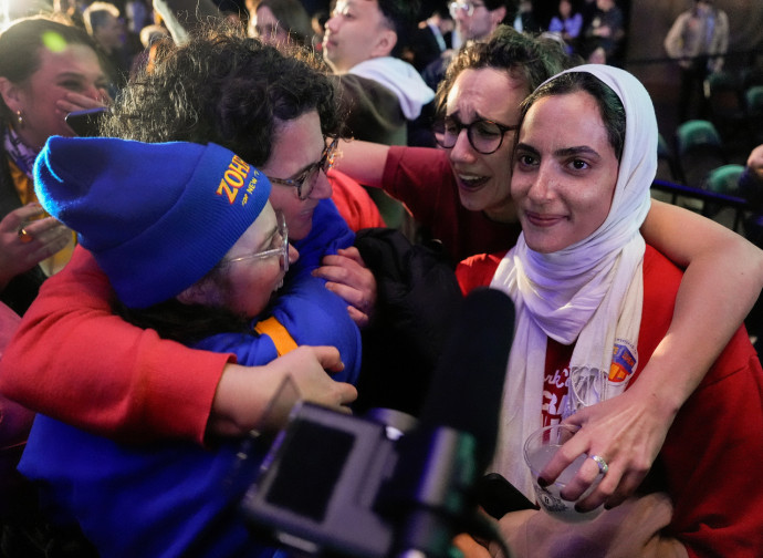 Sostenitori musulmani di Mamdani in festa (La Presse)