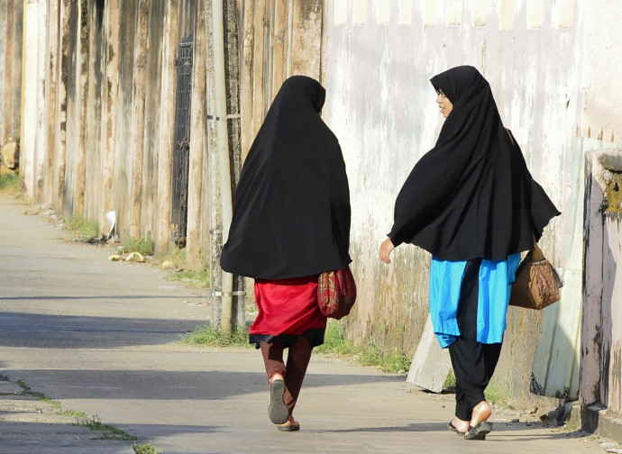 Ragazze musulmane velate, nello Sri Lanka Ragazze musulmane velate, nello Sri Lanka