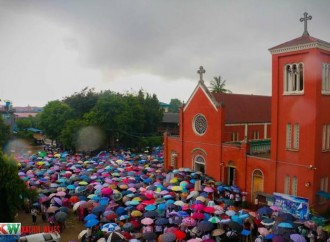 Una marcia di preghiera per gli sfollati Kachin ostaggio dell’esercito governativo