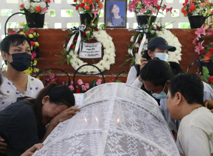 Myanmar, funerale di una delle vittime