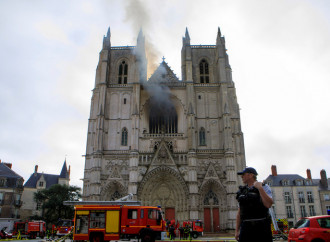 Cattedrale di Nantes a fuoco, attacco al cuore della Chiesa