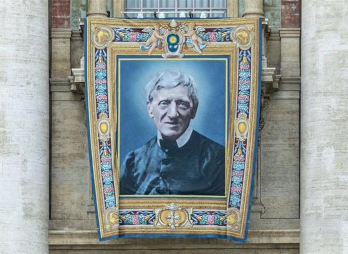 L'immagine di san John Henry Newman esposta il giorno della sua canonizzazione L'immagine di san John Henry Newman esposta il giorno della sua canonizzazione