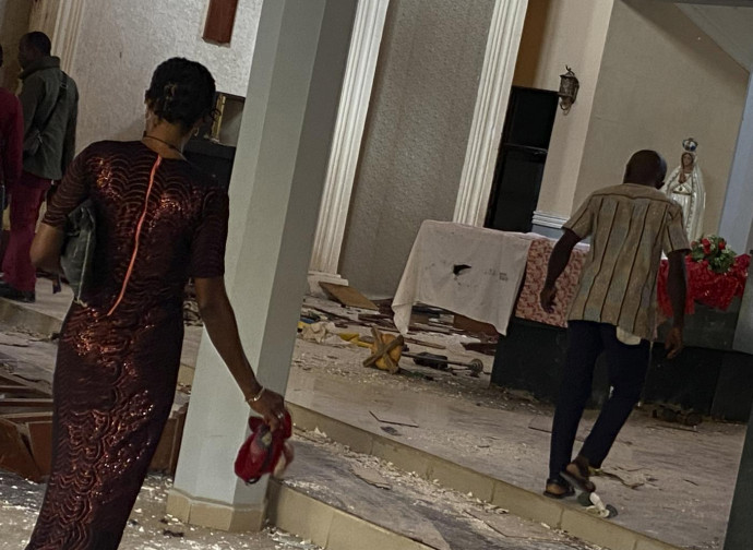 Nigeria, nella chiesa di San Francesco, a Owo, dopo la strage Nigeria, nella chiesa di San Francesco, a Owo, dopo la strage