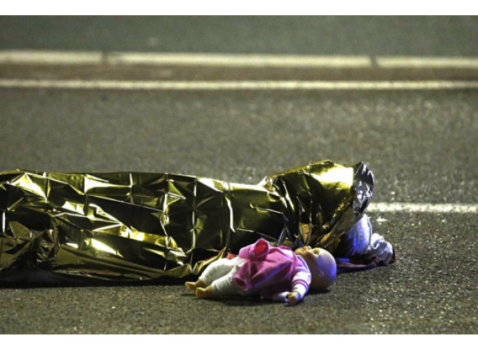 La foto simbolo della strage di Nizza La foto simbolo della strage di Nizza
