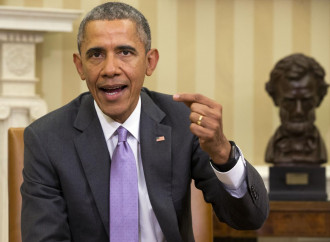 Trump "arresta" Obama per finta. Ed anche il Russiagate era falso