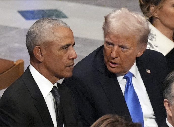 Obama, eccolo di nuovo. Invita gli studenti a resistere a Trump Obama, eccolo di nuovo. Invita gli studenti a resistere a Trump