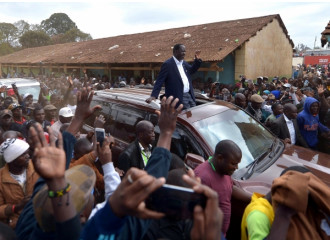 Kenya, la democrazia africana fallisce ancora
Odinga non concede la sconfitta e istiga violenze