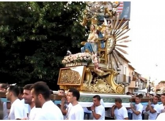 La processione della Madonna delle Grazie a Oppido Mamertina La processione della Madonna delle Grazie a Oppido Mamertina